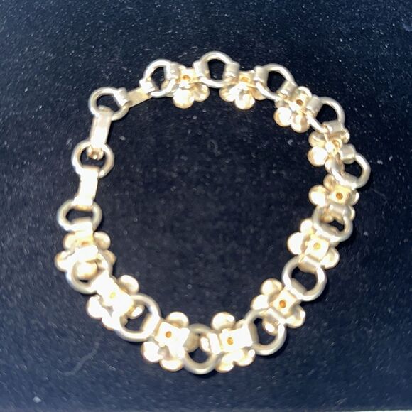 Vintage white floral sparkling crystal goldtone link bracelet 3” diameter - Picture 6 of 7